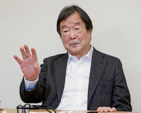 　インタビューに答える田中均元外務審議官