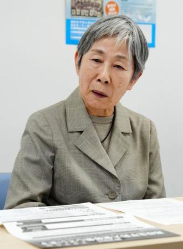 　記者会見する被爆者の川副忠子さん＝８日午後、長崎市