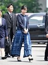世界淡水魚園水族館アクア・トトぎふに到着された秋篠宮家の次女佳子さま＝２０日午後０時１７分、岐阜県各務原市