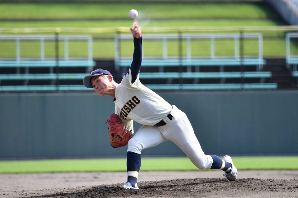 大垣日大×市岐阜商＝力投する市岐阜商のエース松本＝長良川球場