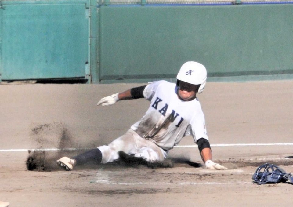 加茂農林×可児＝８回表可児２死満塁、敵失で二走今井が生還＝大野レインボー