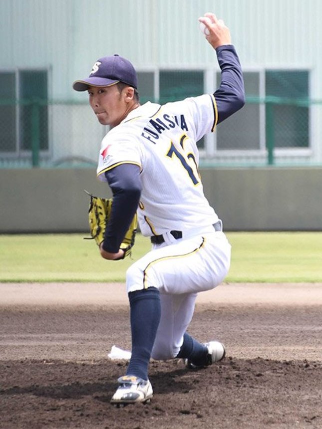日本製鉄東海ＲＥＸとの練習試合で先発し、３回無失点の船迫＝２６日、西濃運輸グラウンド