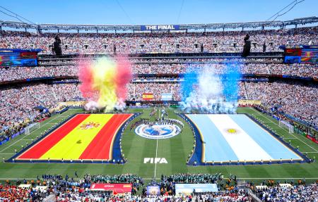 　スペイン―アルゼンチン戦の試合前セレモニー＝ニューヨーク（共同）