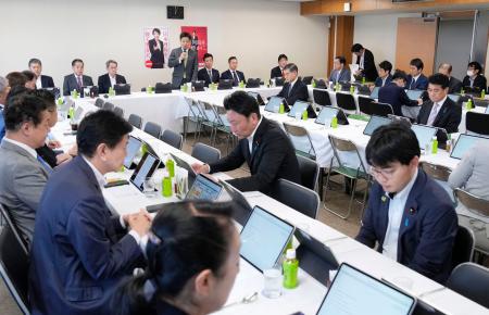 　自民党本部で開かれた政治制度改革本部総会＝９日午後、東京・永田町