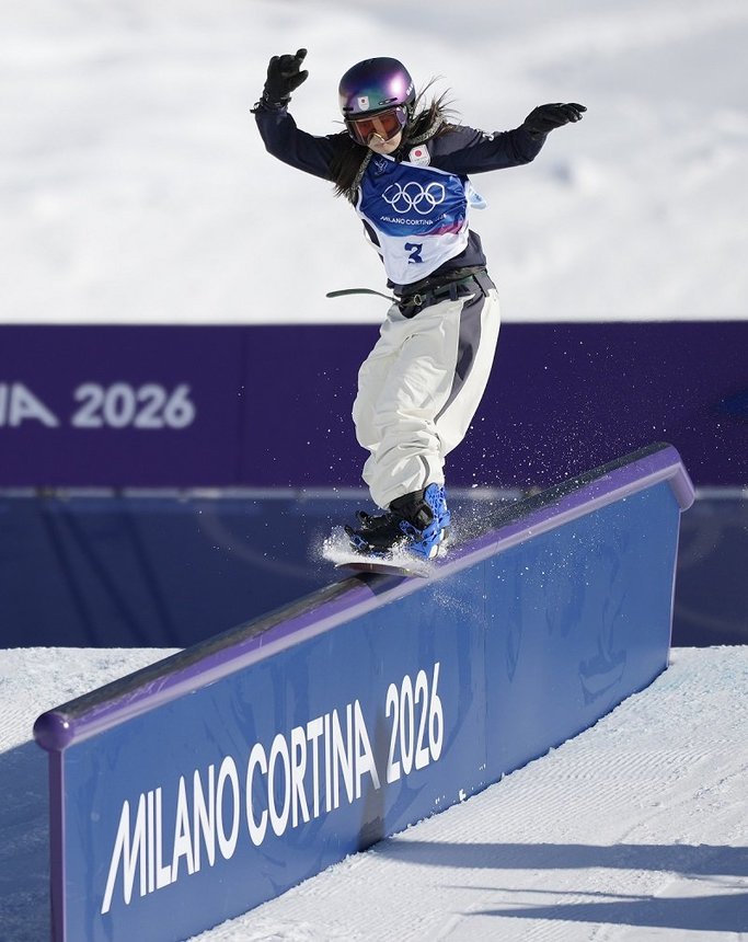 女子スロープスタイル予選　滑走する村瀬心椛＝リビーニョ（共同）