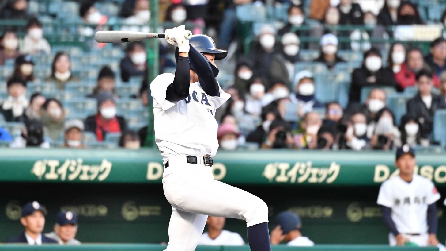 大垣日大×沖縄尚学＝１回表大垣日大２死、高橋がチーム初安打を放つ＝甲子園球場