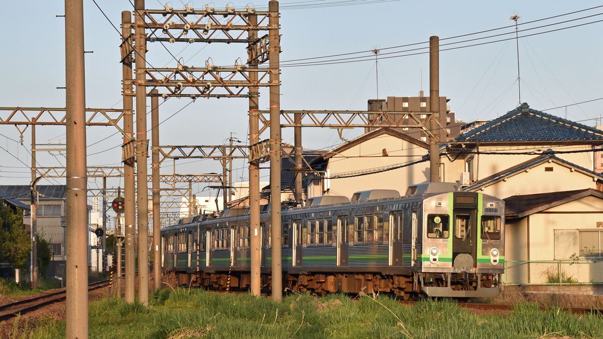 養老鉄道の電車＝大垣市内
