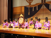 「少年文化のつどい」で雅楽の演奏を披露する北濃小学校児童＝同市白鳥町白鳥、白鳥文化ホール