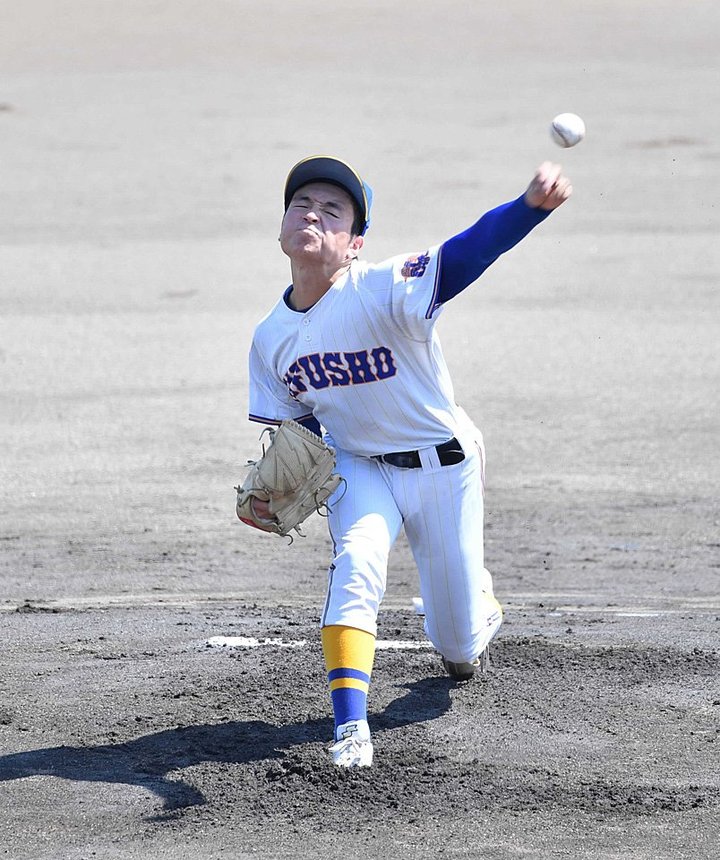 市岐阜商×県岐阜商＝力投する県岐阜商のエース今井＝長良川