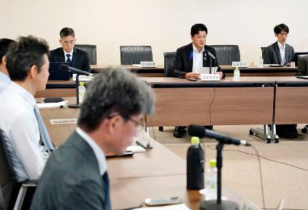 　「声の権利」について議論する法務省の有識者検討会＝１３日午前、法務省