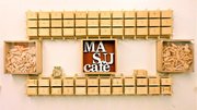 特産品である木升で飾られたユニークな店内＝大垣市東外側町、マスカフェ