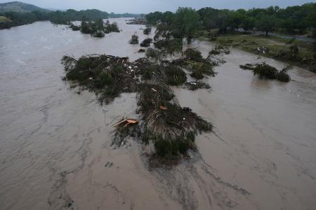 　４日、米テキサス州で起きた洪水で氾濫したグアダルペ川（ＡＰ＝共同）
