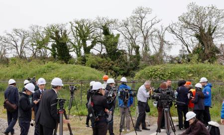 　クマが「緊急銃猟」で駆除された現場＝３０日午後、富山市