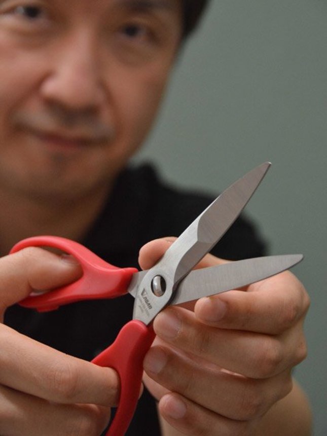 先端を薄く加工し、厚さと薄さの両方を兼ね備えた切れ刃＝関市一本木町、木村刃物製作所