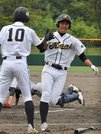 可児×飛騨高山＝２回裏可児、生還する岡崎＝河上薬品