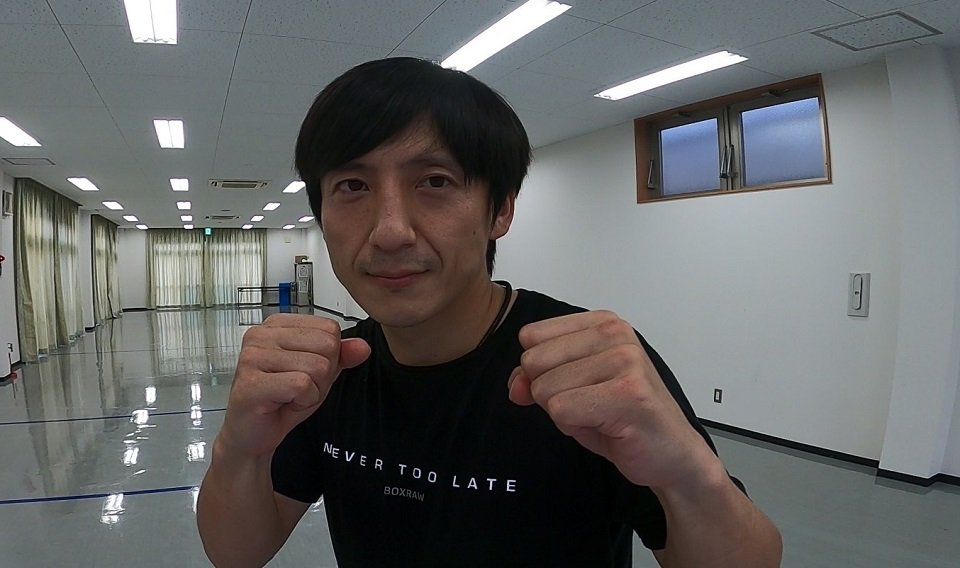 ボクシングスクールを開設した上西晃生さん＝岐阜県池田町、町総合体育館