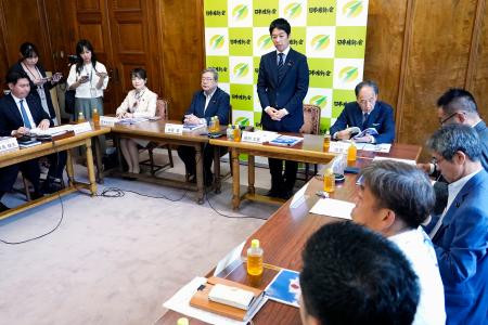 　国会内で開かれた日本維新の会の役員会＝１７日正午