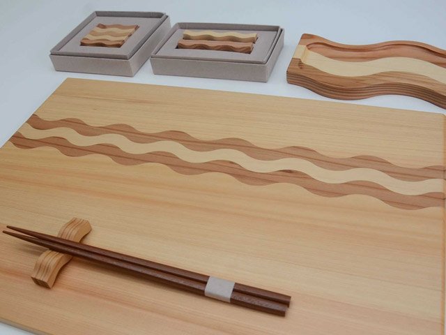 食卓を彩るランチョンマットやフードプレート