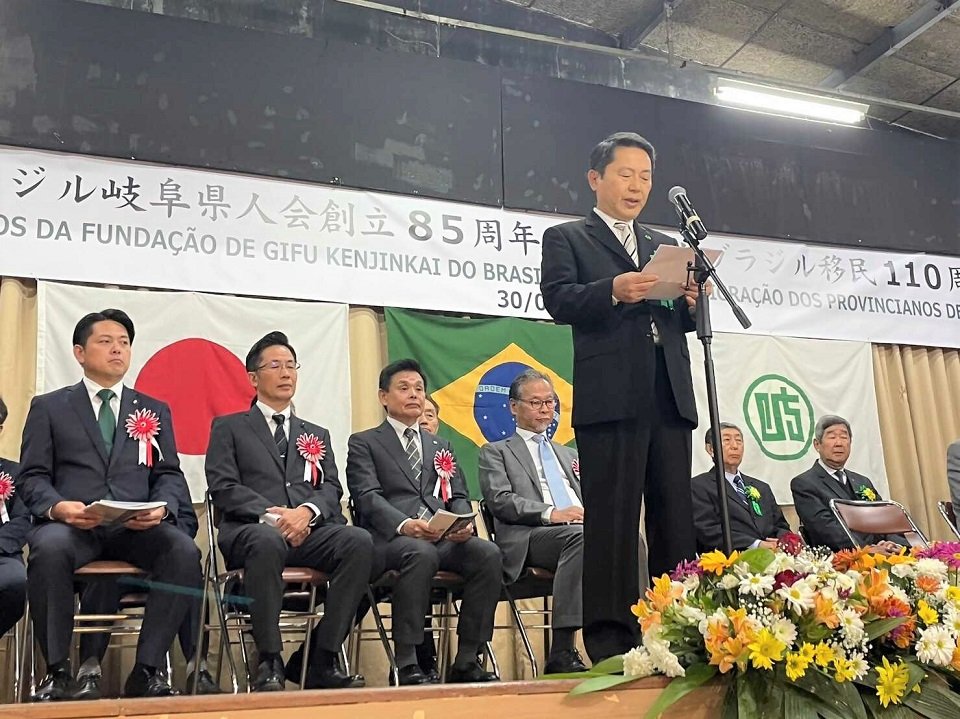 岐阜とブラジルの友好の絆をつないでいくことを誓う長屋充良県人会長＝ブラジル・サンパウロ市（岐阜県提供）