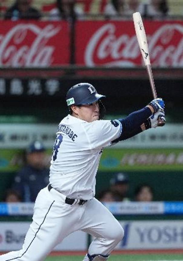 　１回西武無死一、三塁、渡部が右前に先制打を放つ＝ベルーナドーム