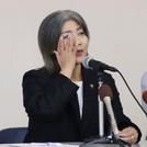 　記者会見で涙ぐむ静岡県伊東市の田久保真紀市長＝２日午前、伊東市