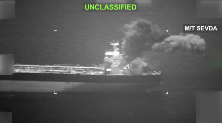 　８日、米中央軍がＸ（旧ツイッター）に投稿したイラン船籍の石油タンカーに攻撃する映像