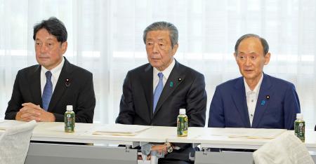 　自民党の参院選総括委員会の会合に臨む森山幹事長（中央）ら＝２日午前、東京・永田町の党本部