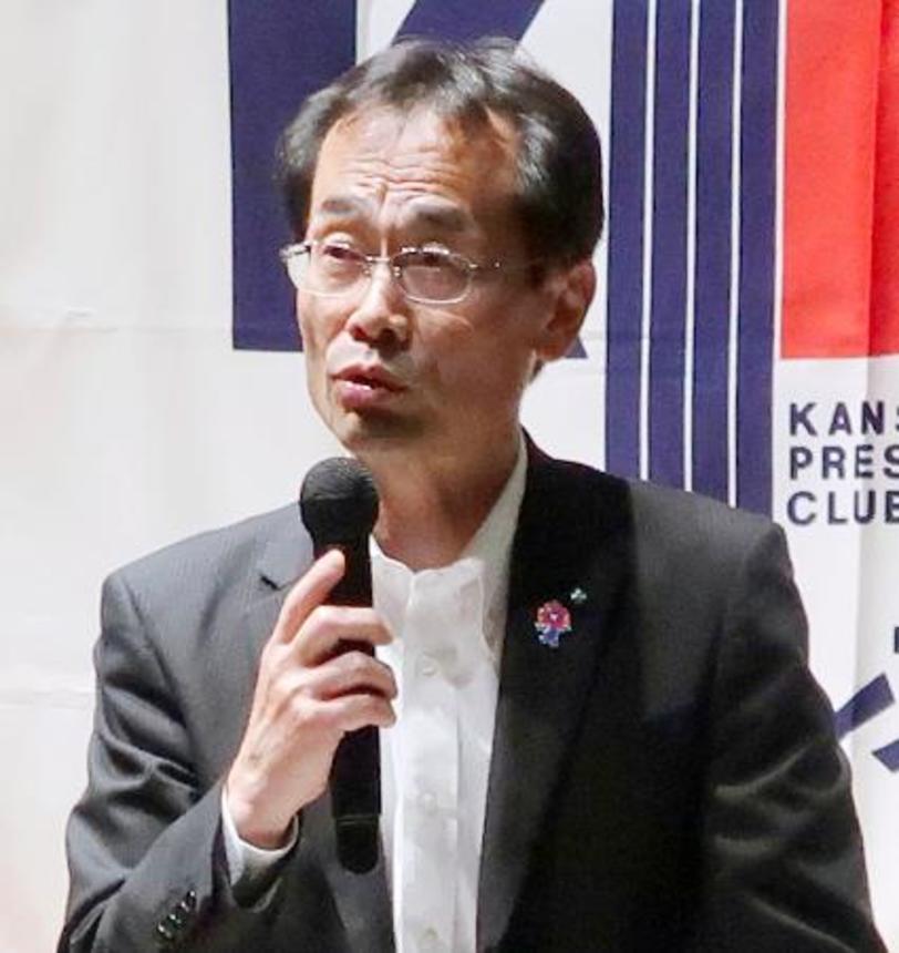 　関西プレスクラブの会合で講演する関西経済同友会の永井靖二代表幹事＝１３日午後、大阪市中央区