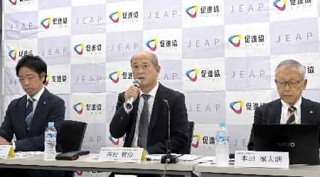 　指針策定について記者会見する一般社団法人「日本障害者雇用促進事業者協会」の関係者ら＝９月、東京都中央区