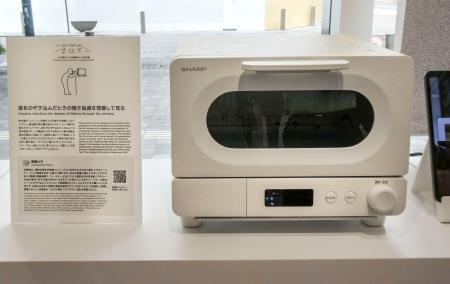 　シャープの展覧会に展示されたオーブントースター「ＡＸ―ＷＴ１」