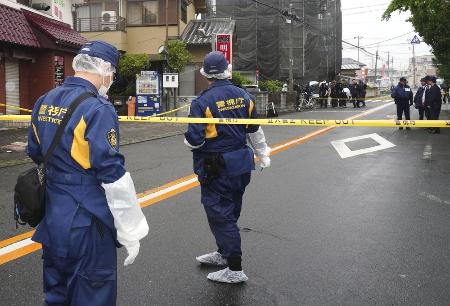 　高校生が男にハンマーで殴られた現場付近＝４月２９日午後、東京都福生市