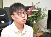 「我慢強く、粘り強く戦いたい」とプロ入りに向け抱負を語る宮嶋健太さん＝岐阜市弁天町の自宅