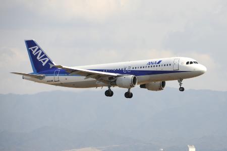 　全日空のエアバスＡ３２０−２００＝２０１２年２月、関西国際空港