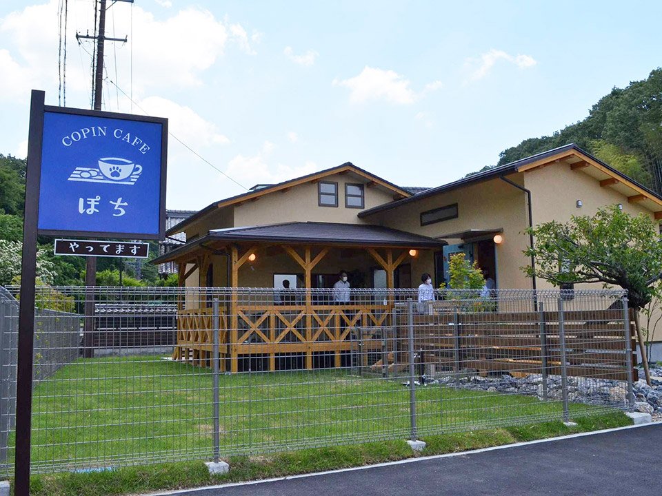 ドッグランも併設したコパンカフェぽち＝可児郡御嵩町古屋敷