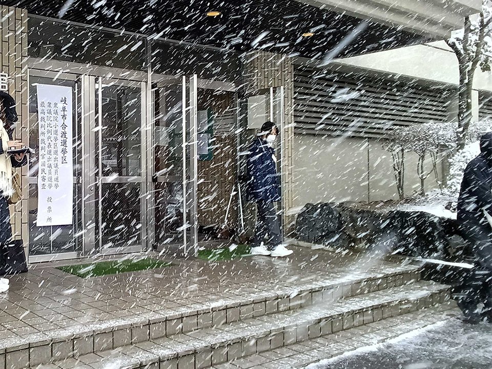 ８日午前、岐阜市内