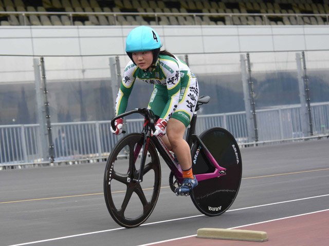 女子５００メートルタイムトライアルなど２種目を制した岐阜第一の大野風貴芽＝岐阜競輪場