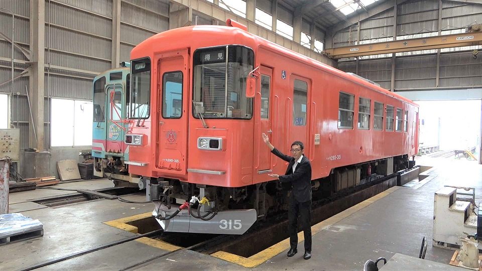 「国鉄首都圏色」に塗られた車両＝樽見鉄道本巣駅
