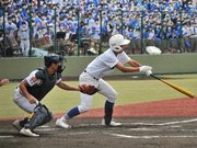 県岐阜商×岐阜総合＝２回裏岐阜総合、適時打を放つ酒井＝ＫＹＢ