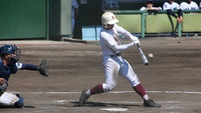 岐阜×美濃加茂＝８回二死満塁、走者一掃の三塁打を放つ岩田＝プリニー