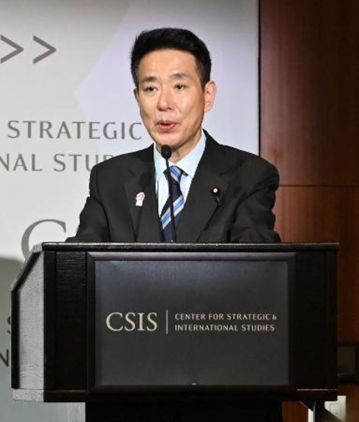 　米ワシントンの戦略国際問題研究所で講演する日本維新の会の前原共同代表＝２日（共同）