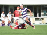岐阜工×岐阜聖徳＝後半２１分、ディフェンスを振り切りトライに向かう岐阜工のＣＴＢ田中