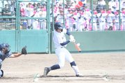 県岐阜商×大垣日大＝１回表大垣日大無死、左前打を放つ米津＝大野レインボー