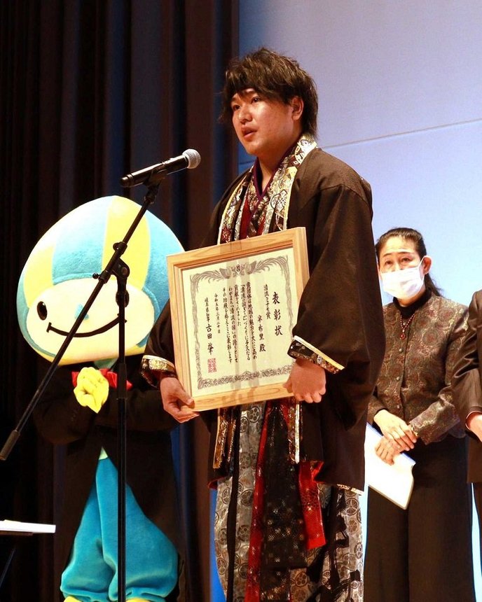 受賞の喜びを語る半布里の山田将太代表＝岐阜県庁