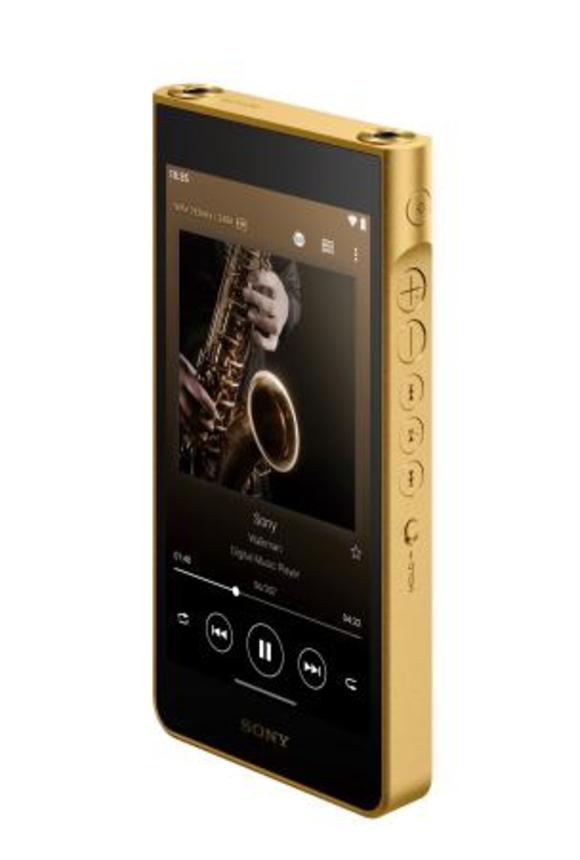 　ソニー・エレクトロニクスが１５日に発表した携帯型音楽プレーヤー「ウォークマン」の最上位機種（同社提供、共同）