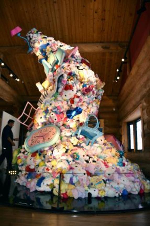 　サンリオの記念館に設置されたキャラクターのオブジェ＝３日午前、山梨県甲斐市