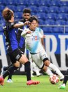 Ｇ大阪×ＦＣ岐阜＝延長前半、深い切り返しで相手ＤＦをかわすＦＣ岐阜のＭＦ生地＝パナソニックスタジアム吹田