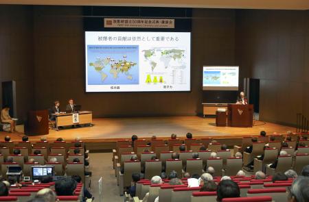 　広島市東区で開かれた放影研設立５０年の記念式典＝１７日午後