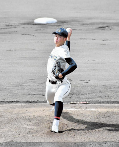 ９回３失点と粘投した中京の２年生エース鈴木