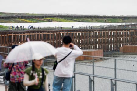 　閉幕後の一部保存が検討されている大屋根リング＝３日午後、大阪市此花区の夢洲