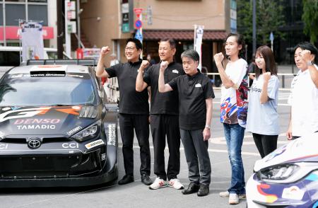 　ＷＲＣラリー・ジャパンの開催概要を発表した実行委会長の太田稔彦愛知県豊田市長ら（左から３人目）＝１７日、東京都内
